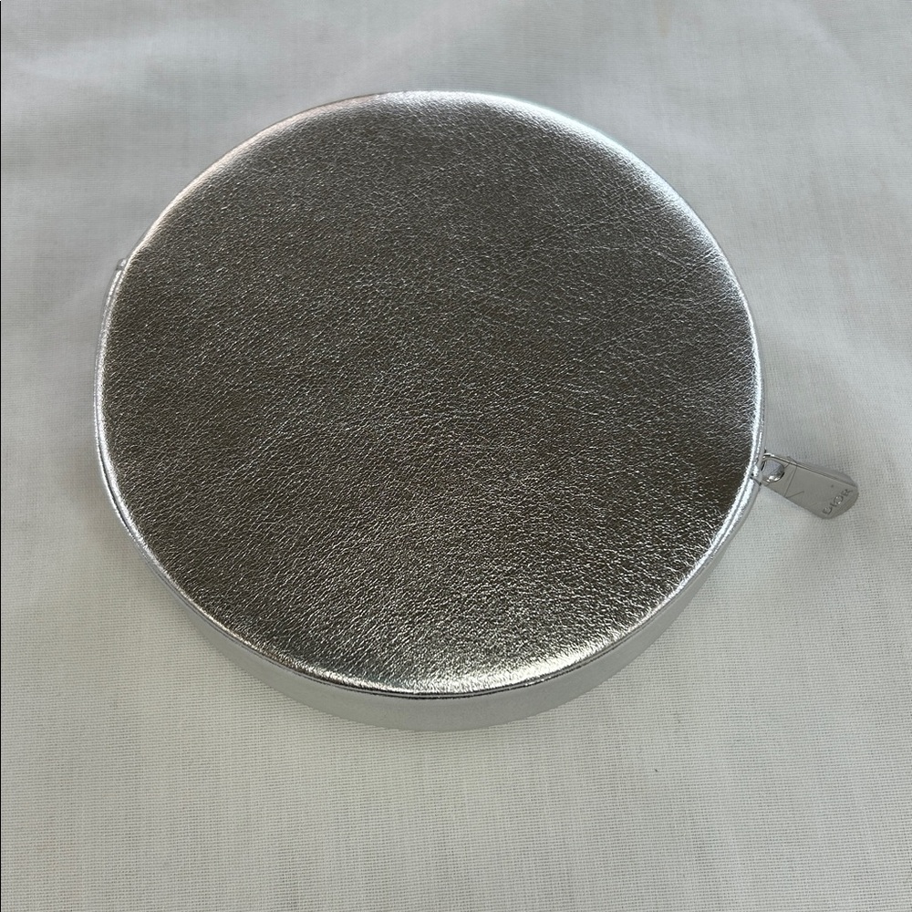 Dior Beauty Silver Metallic Round Zip Around Vanity Case NWT - Picture 3 of 9